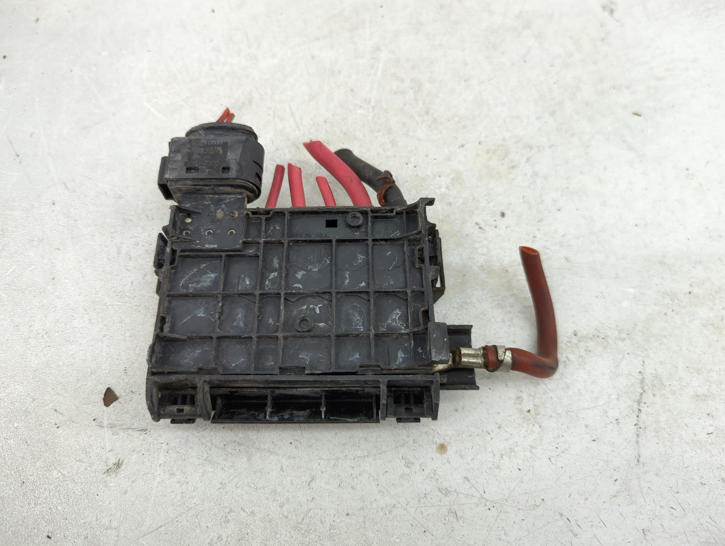 2005-2006 Volkswagen Jetta Fusebox Fuse Box Panel Relay Module Fits Fits 2005 2006 2007 OEM Used Auto Parts - Oemusedautopar