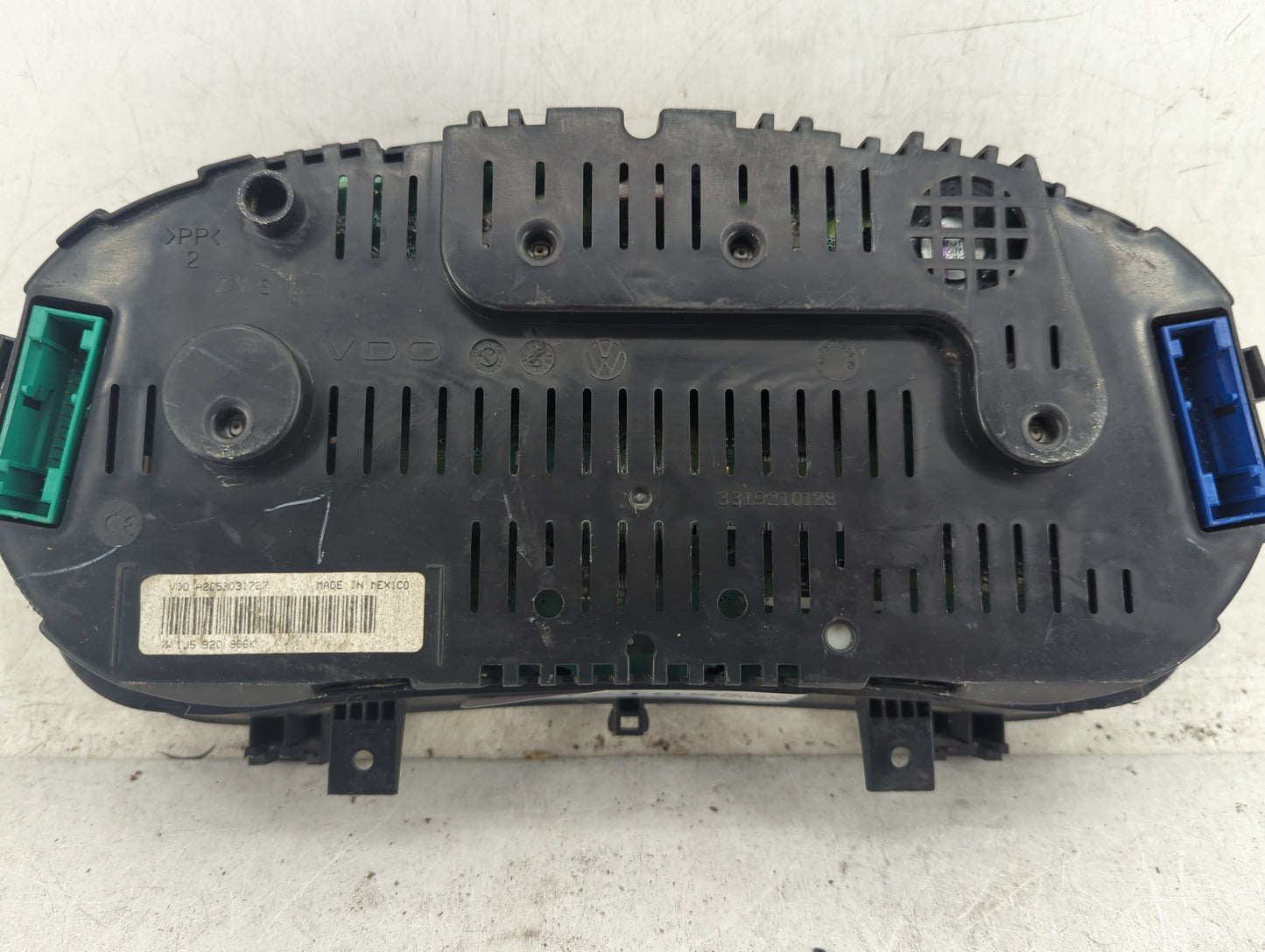 2004-2005 Volkswagen Jetta Instrument Cluster Speedometer Gauges P/N:V004-805031787 1J5920956K Fits Fits 2004 2005 OEM Used 