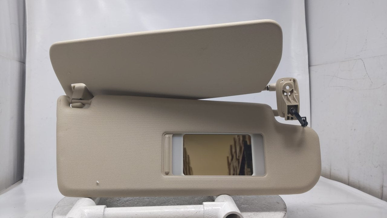 2005 Volkswagen Jetta Sun Visor Shade Replacement Passenger Right Mirror Fits OEM Used Auto Parts - Oemusedautoparts1.com