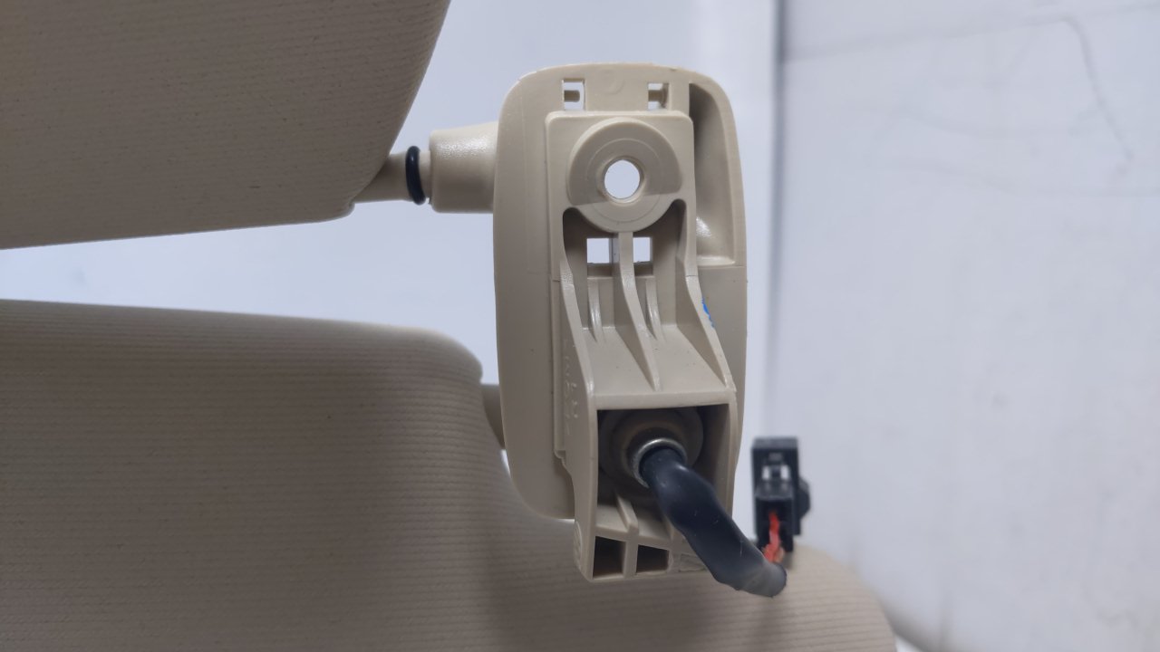 2005 Volkswagen Jetta Sun Visor Shade Replacement Passenger Right Mirror Fits OEM Used Auto Parts - Oemusedautoparts1.com