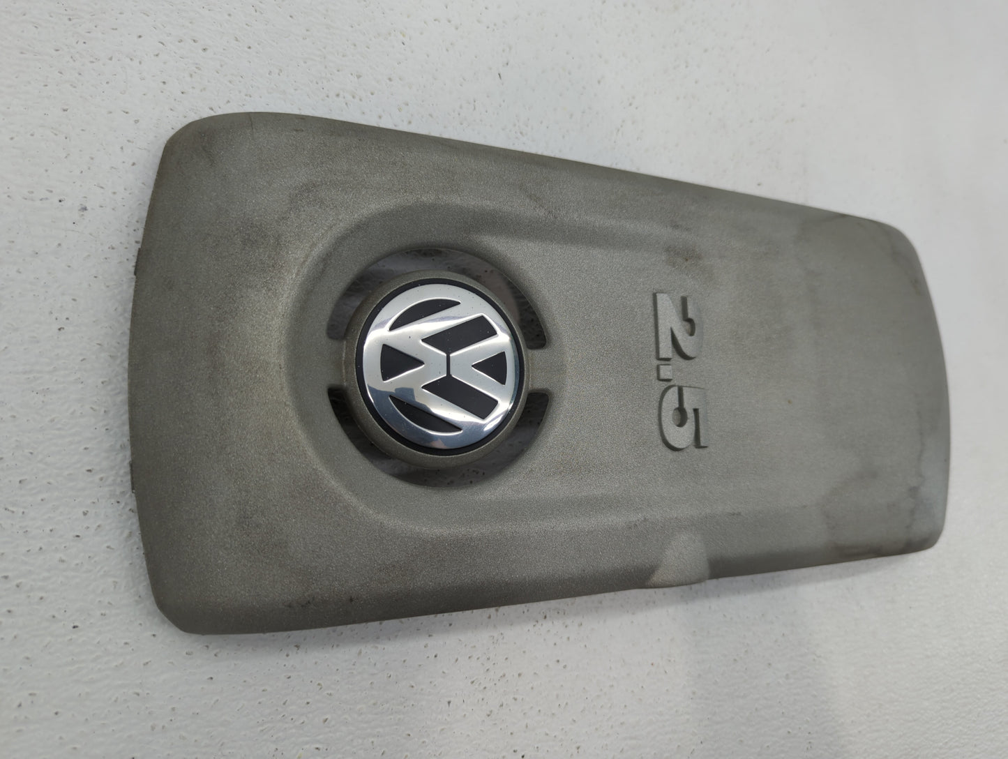 2005 Volkswagen Jetta Engine Cover - Oemusedautoparts1.com
