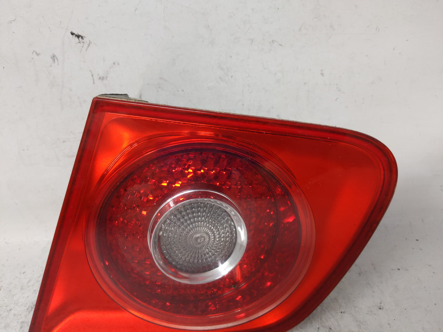 2005-2007 Volkswagen Jetta Tail Light Assembly Passenger Right OEM P/N:224 892 Fits Fits 2005 2006 2007 OEM Used Auto Parts 