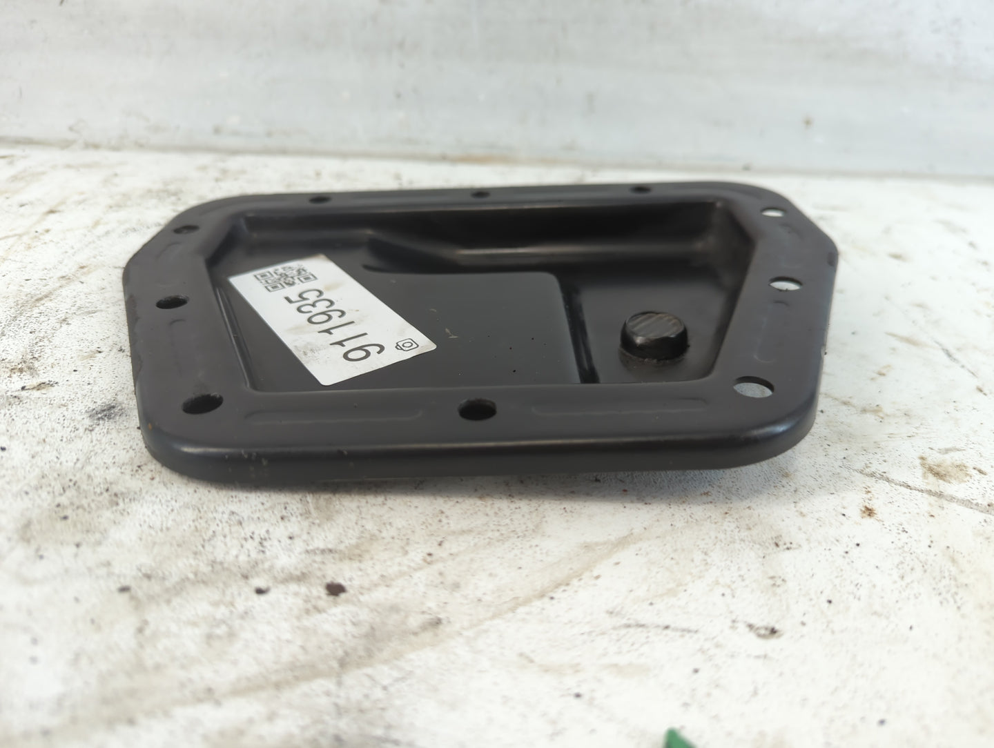 2004-2005 Volkswagen Jetta Engine Oil Pan Fits Fits 2004 2005 OEM Used Auto Parts - Oemusedautoparts1.com