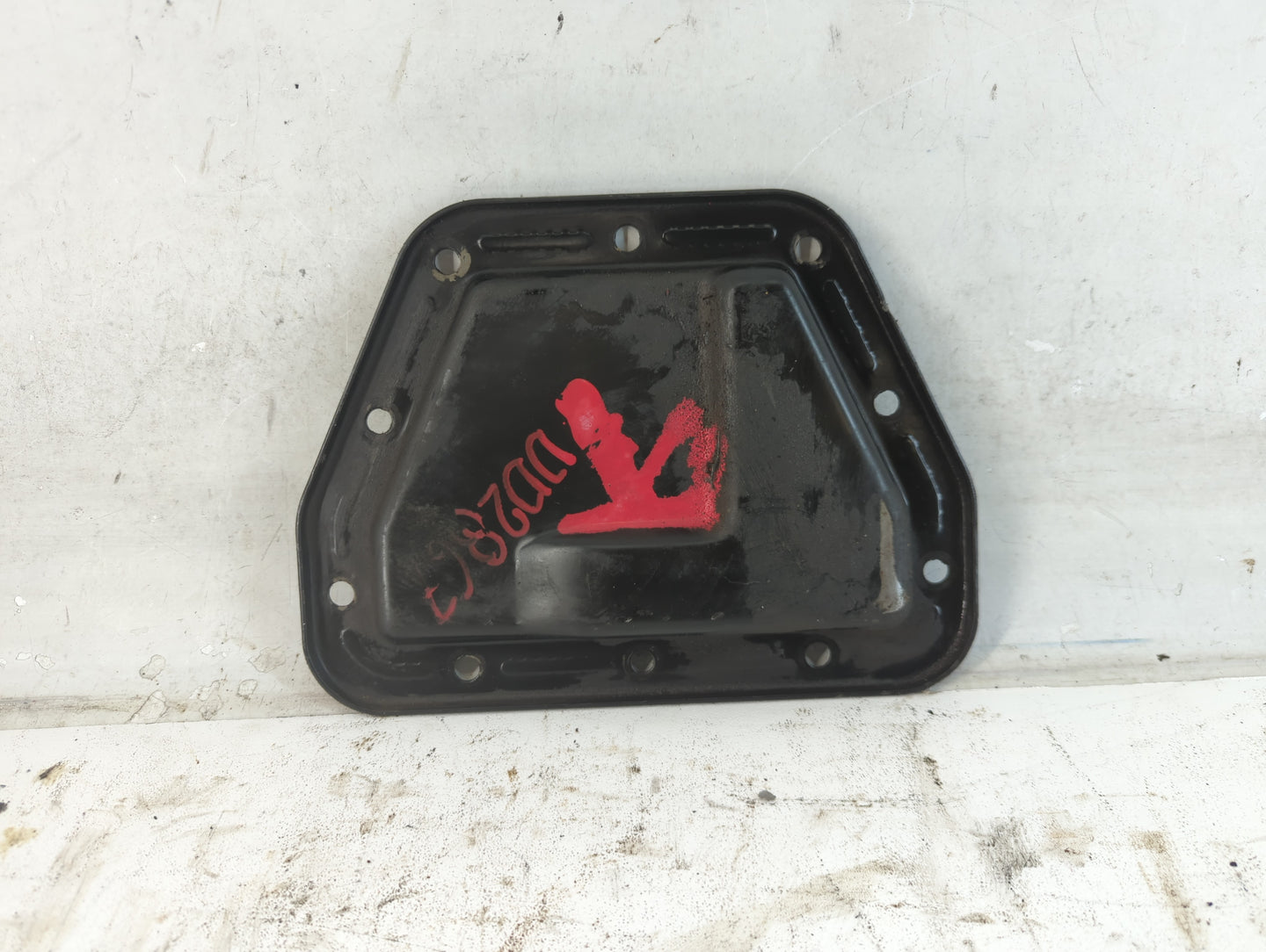 2004-2005 Volkswagen Jetta Engine Oil Pan Fits Fits 2004 2005 OEM Used Auto Parts - Oemusedautoparts1.com