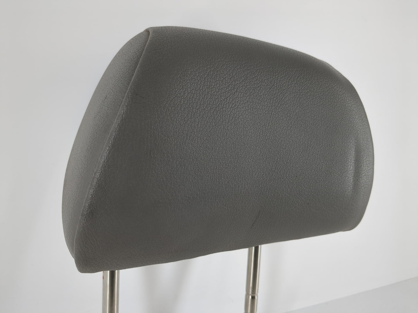 2000-2005 Volkswagen Passat Headrest Head Rest Rear Center Seat Fits Fits 2000 2001 2002 2003 2004 2005 OEM Used Auto Parts 