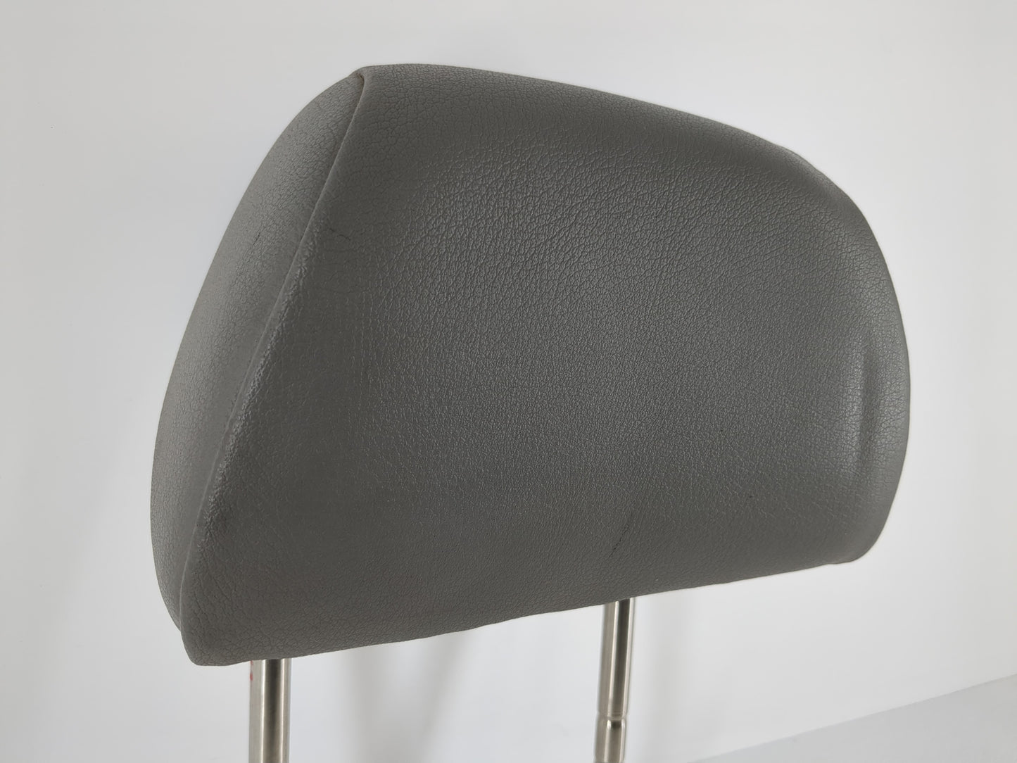 2000-2005 Volkswagen Passat Headrest Head Rest Rear Center Seat Fits Fits 2000 2001 2002 2003 2004 2005 OEM Used Auto Parts 