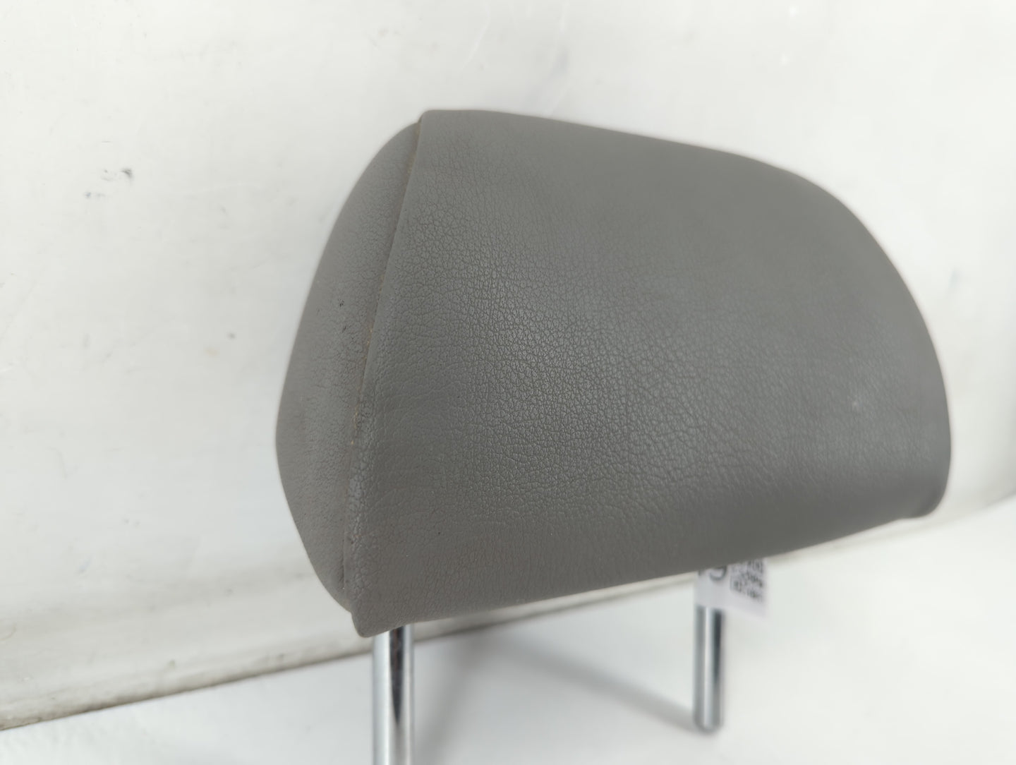 2000-2005 Volkswagen Passat Headrest Head Rest Front Driver Passenger Seat Fits Fits 2000 2001 2002 2003 2004 2005 OEM Used 