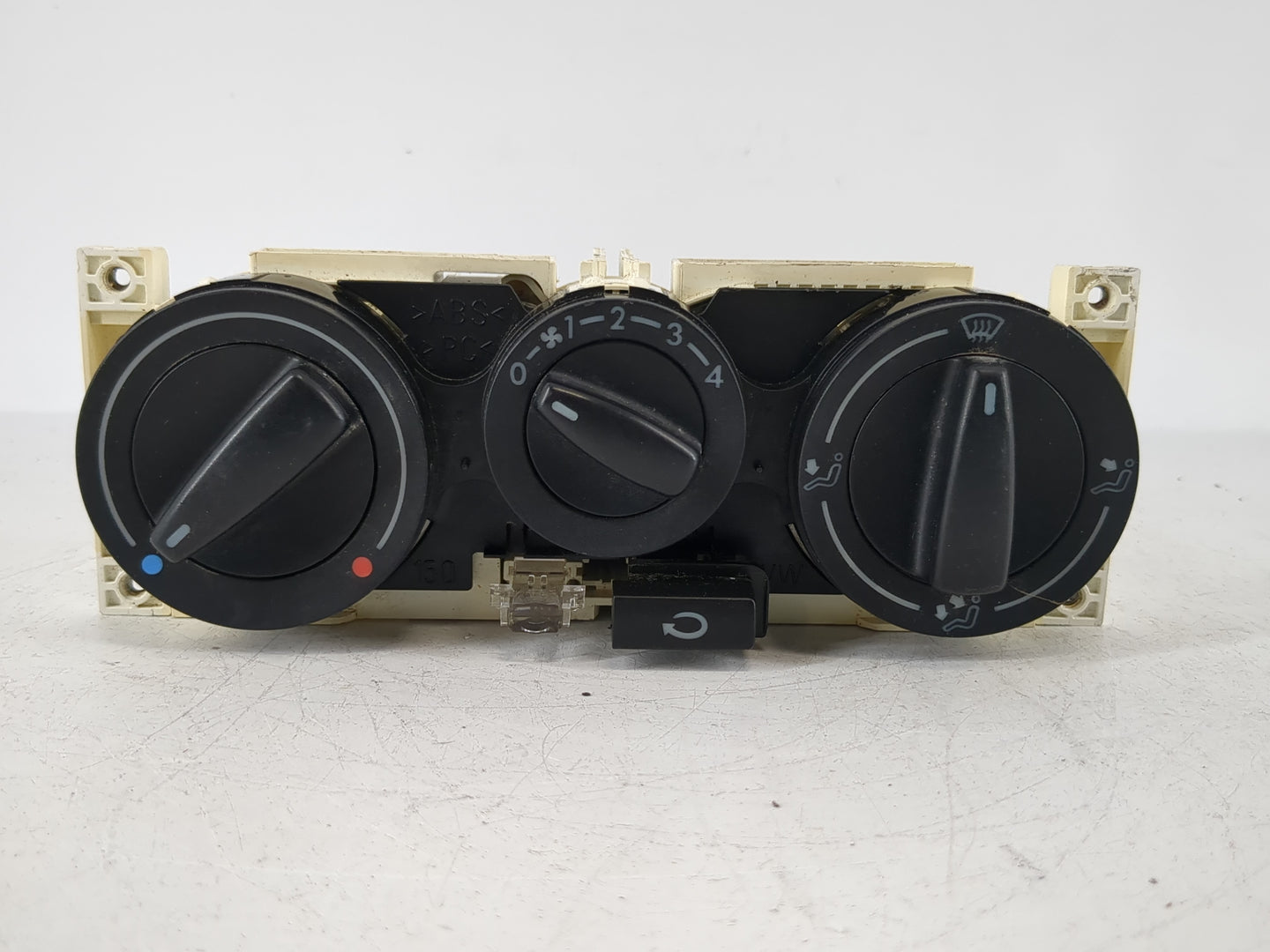 1998-2005 Volkswagen Passat Climate Control Module Temperature AC/Heater Replacement P/N:1J0 820 045 F Fits OEM Used Auto Pa