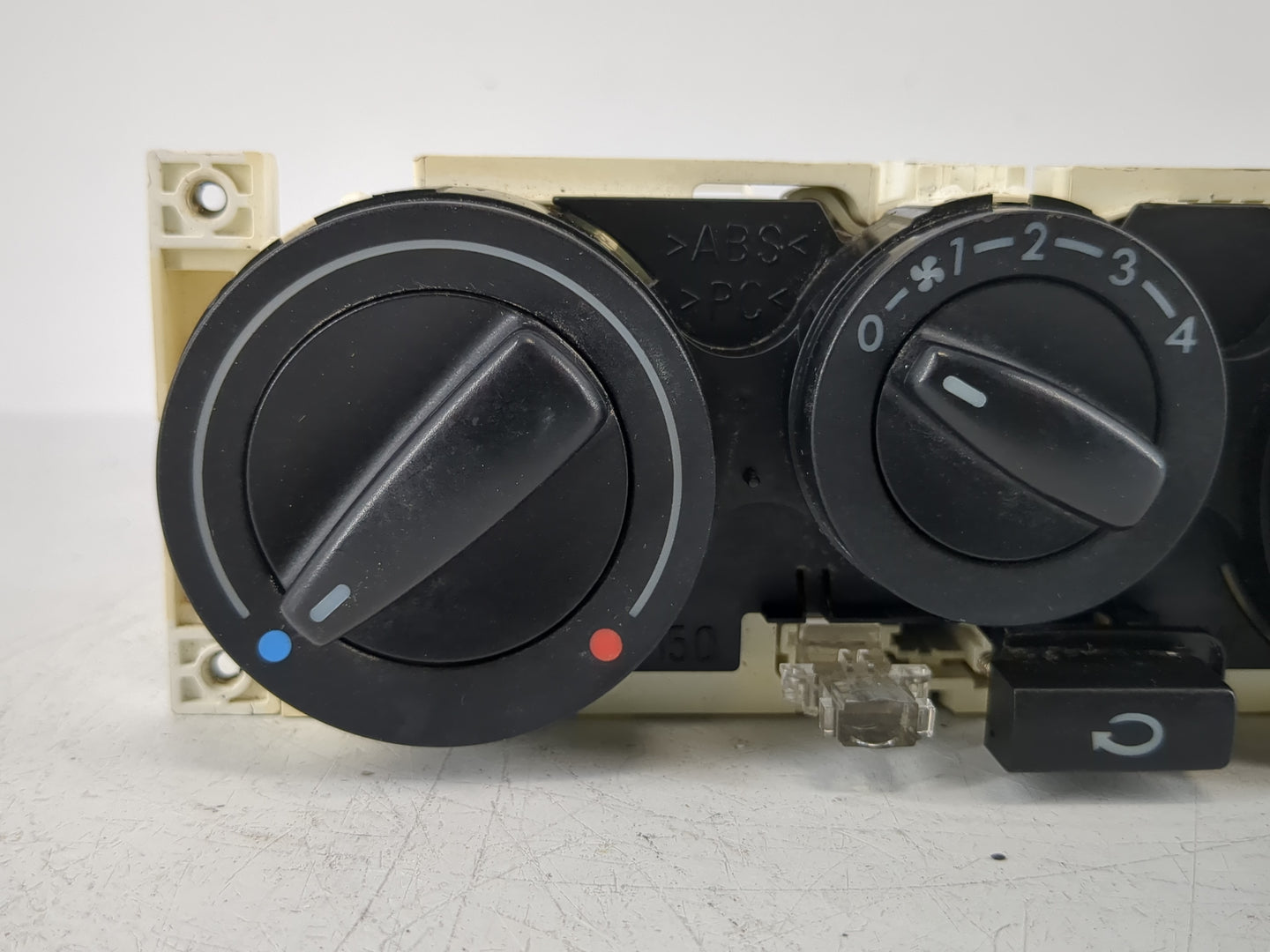1998-2005 Volkswagen Passat Climate Control Module Temperature AC/Heater Replacement P/N:1J0 820 045 F Fits OEM Used Auto Pa
