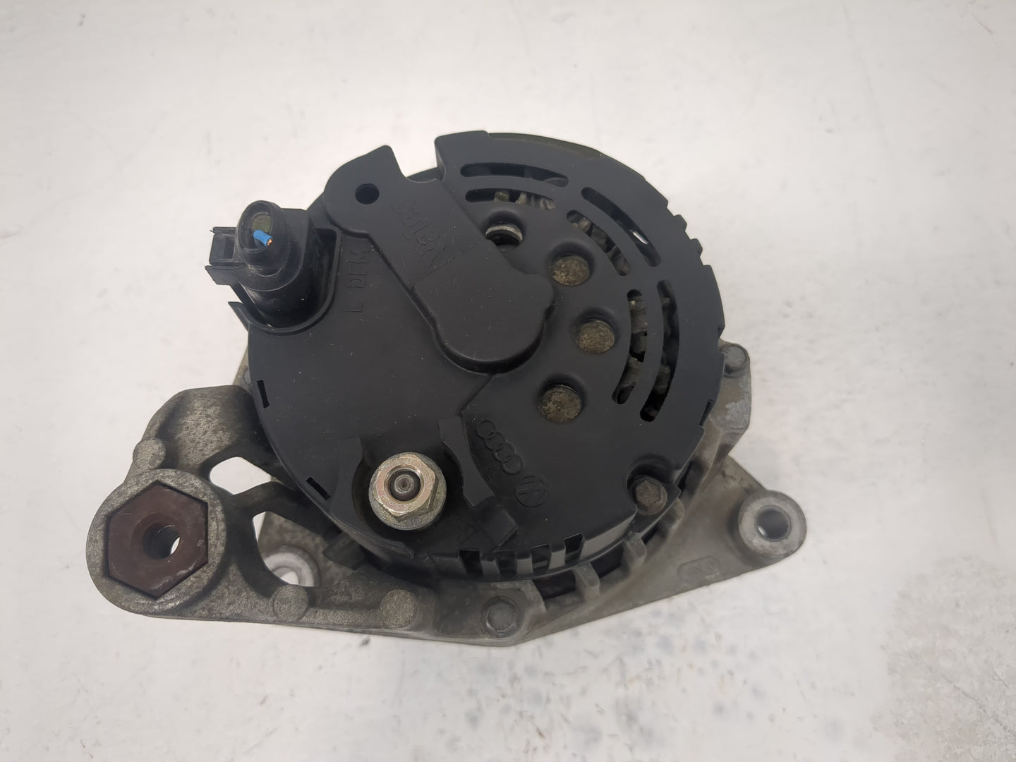1999-2005 Volkswagen Passat Alternator Replacement Generator Charging Assembly Engine OEM P/N:06B 903 016 D Fits OEM Used Au