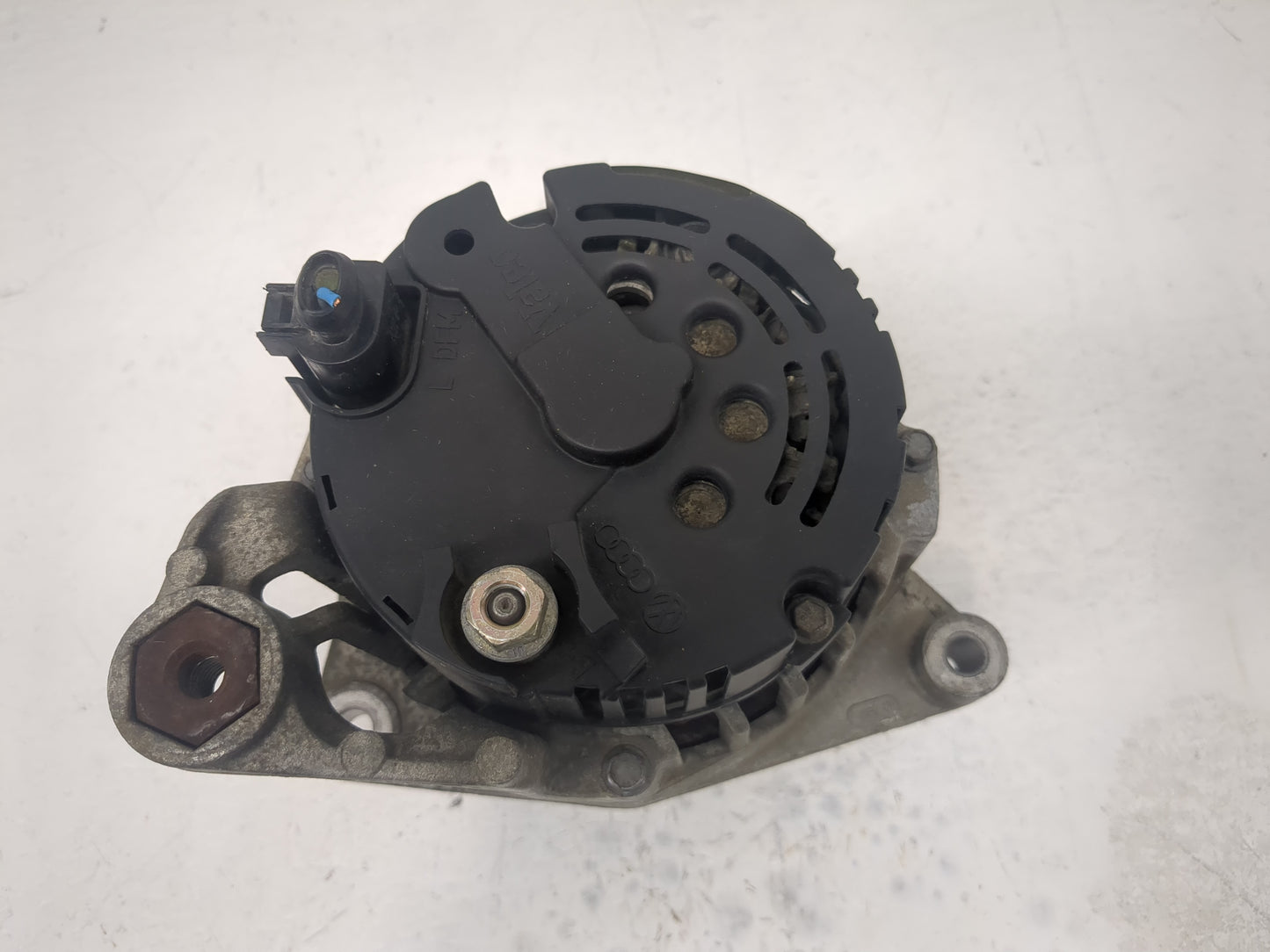 1999-2005 Volkswagen Passat Alternator Replacement Generator Charging Assembly Engine OEM P/N:06B 903 016 D Fits OEM Used Au