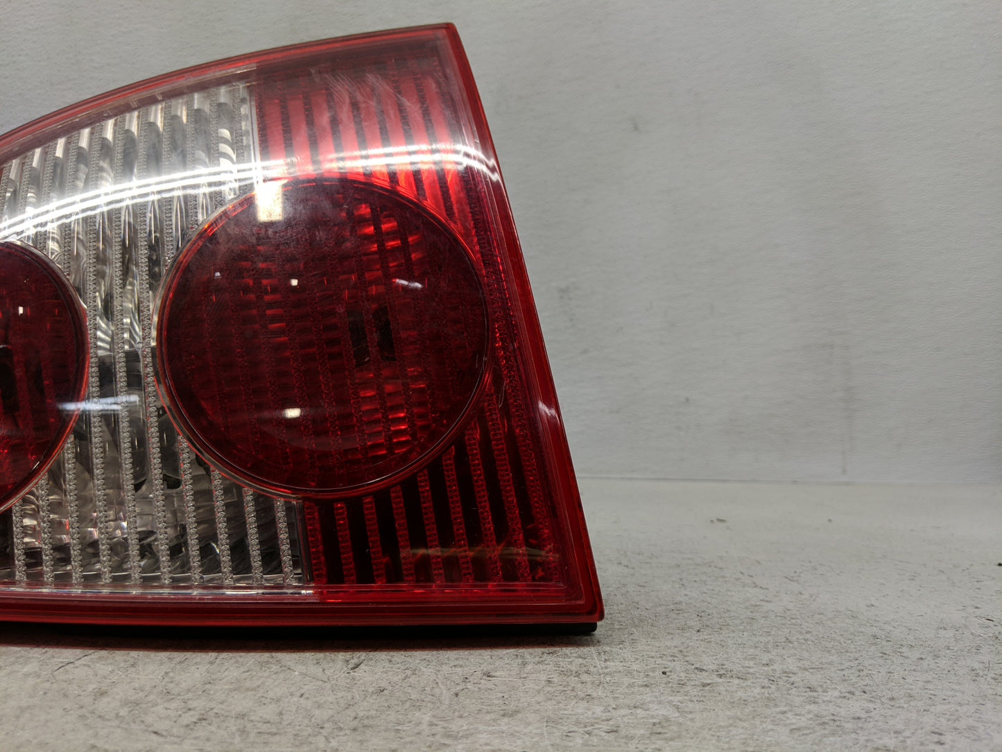 2002-2004 Volkswagen Passat Tail Light Assembly Passenger Right OEM P/N:3B5 945 096AC Fits Fits 2002 2003 2004 OEM Used Auto