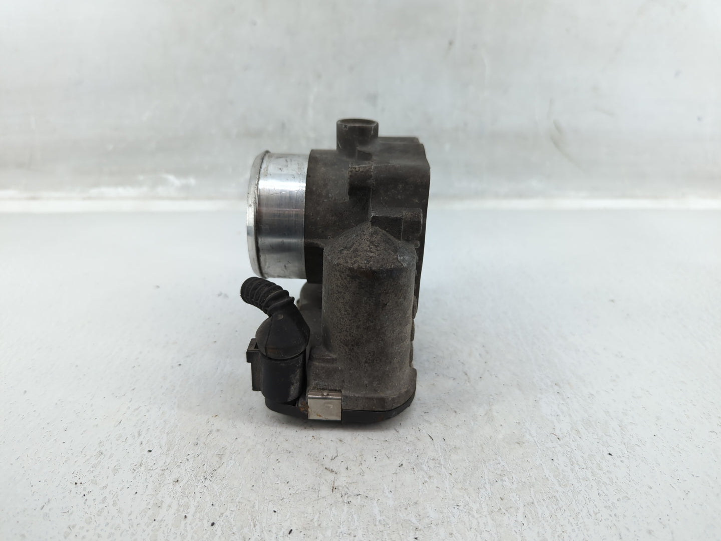 1999-2005 Volkswagen Passat Throttle Body P/N:06B 133 062 M Fits Fits 1999 2000 2001 2002 2003 2004 2005 2006 OEM Used Auto 