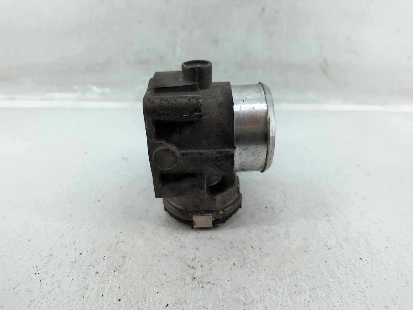 1999-2005 Volkswagen Passat Throttle Body P/N:06B 133 062 M Fits Fits 1999 2000 2001 2002 2003 2004 2005 2006 OEM Used Auto 