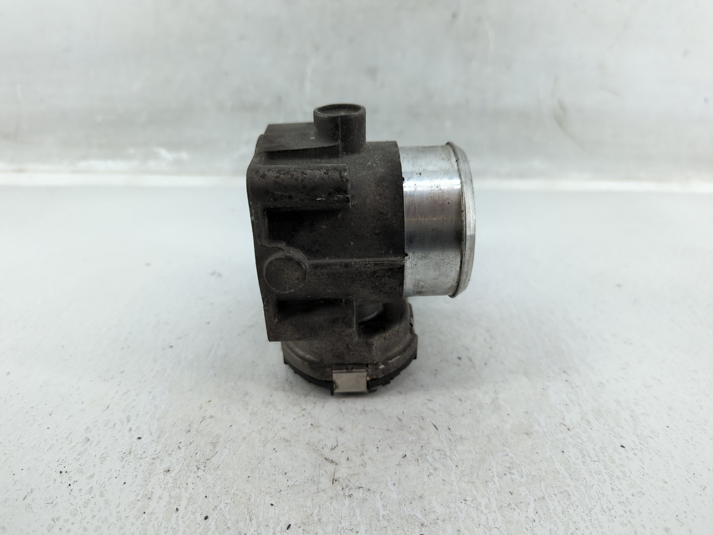 1999-2005 Volkswagen Passat Throttle Body P/N:06B 133 062 M Fits Fits 1999 2000 2001 2002 2003 2004 2005 2006 OEM Used Auto 