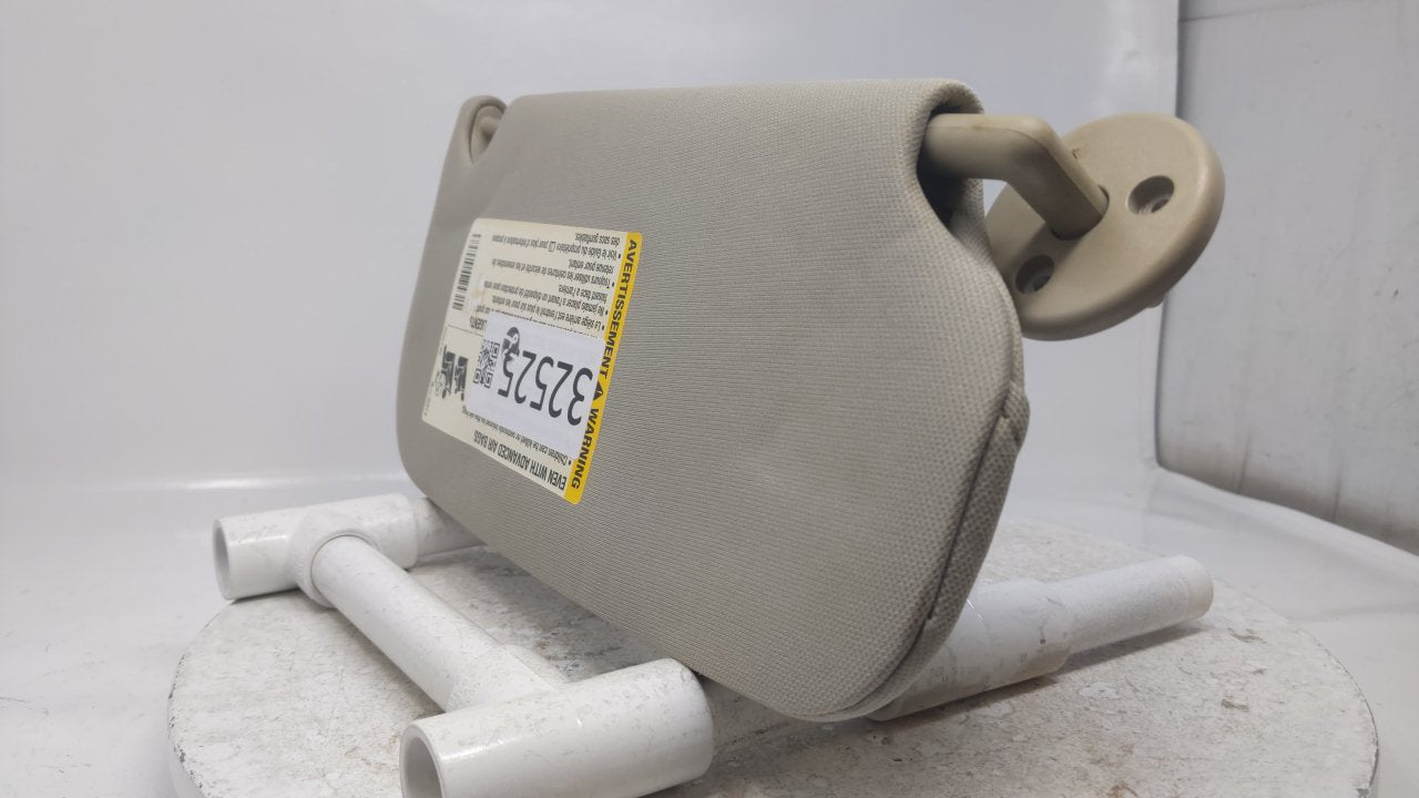 2005 Volvo S40 Sun Visor Shade Replacement Passenger Right Mirror Fits OEM Used Auto Parts - Oemusedautoparts1.com