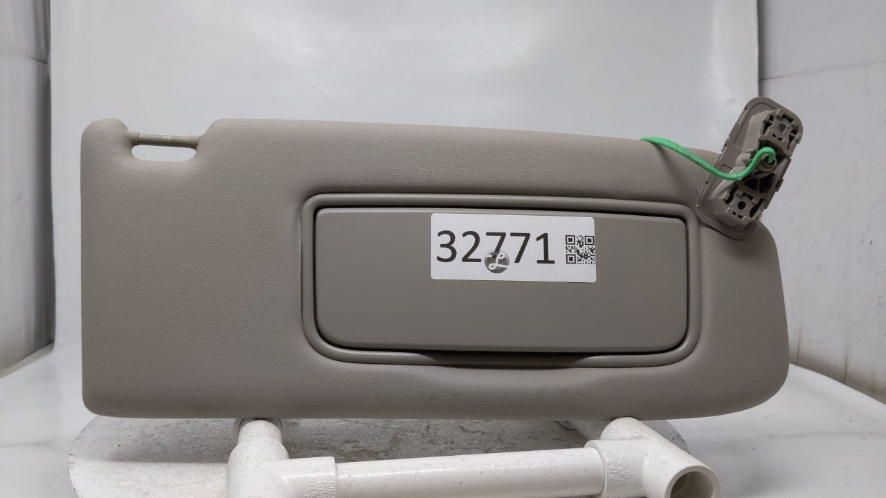 2005 Volvo S40 Sun Visor Shade Replacement Passenger Right Mirror Fits OEM Used Auto Parts - Oemusedautoparts1.com