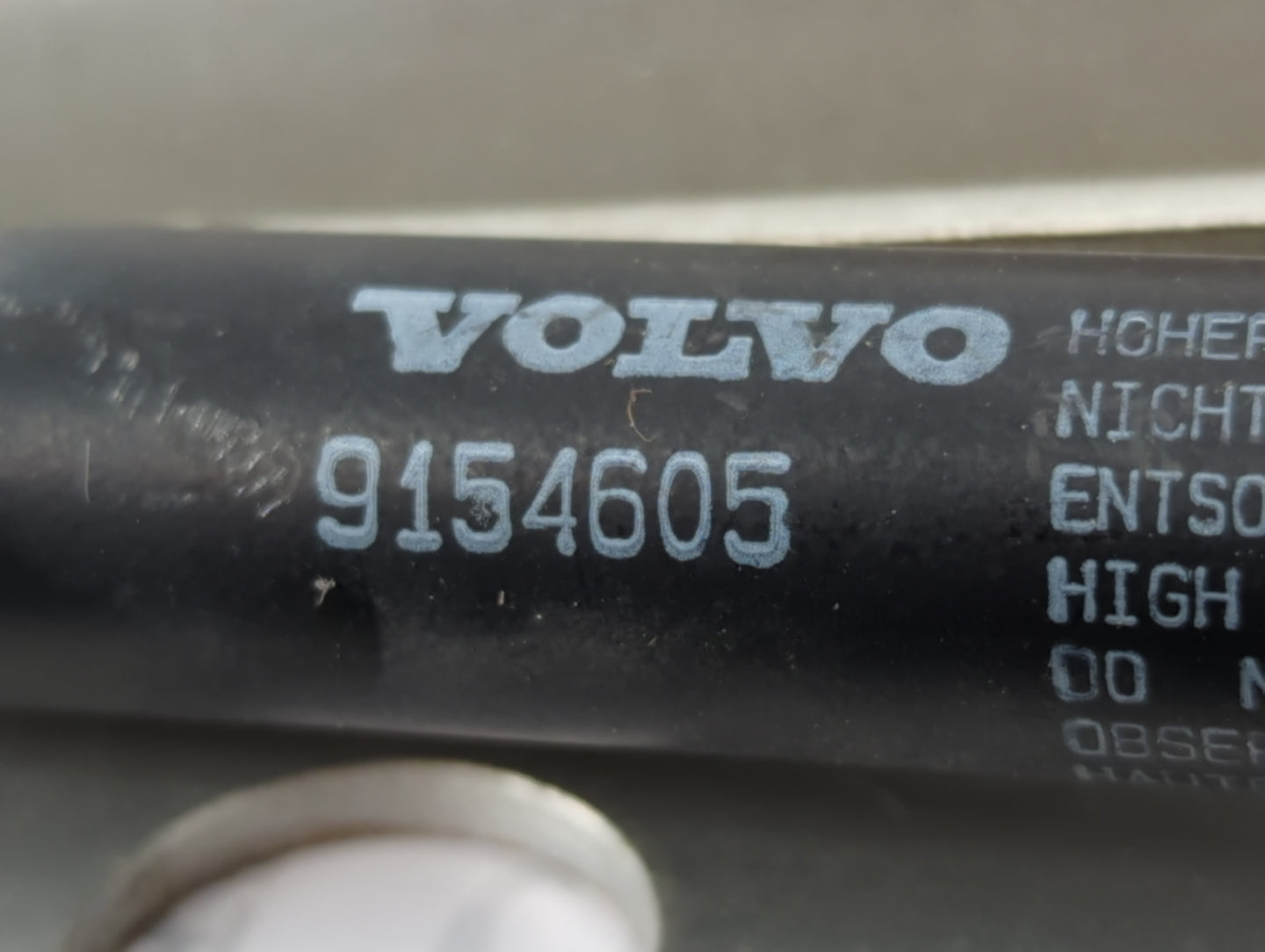2005 Volvo S80 Driver Left Hood Hinge - Oemusedautoparts1.com