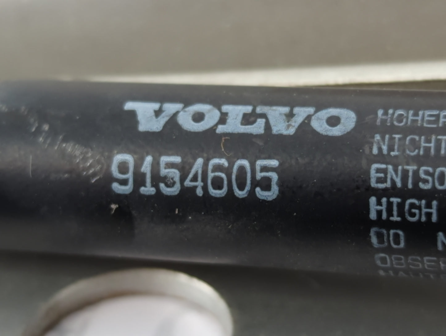 2005 Volvo S80 Driver Left Hood Hinge - Oemusedautoparts1.com