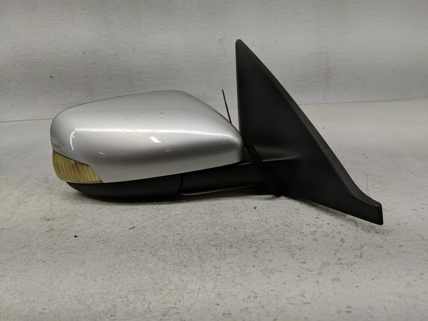 2005 Volvo V40 Passenger Side View Mirror - Right Door Mirror OEM Used - Oemusedautoparts1.com