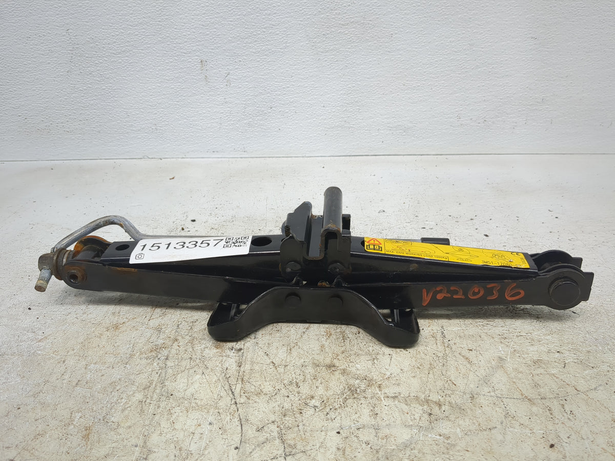 2005 Volvo V40 Spare Scissor Car Jack - Oemusedautoparts1.com
