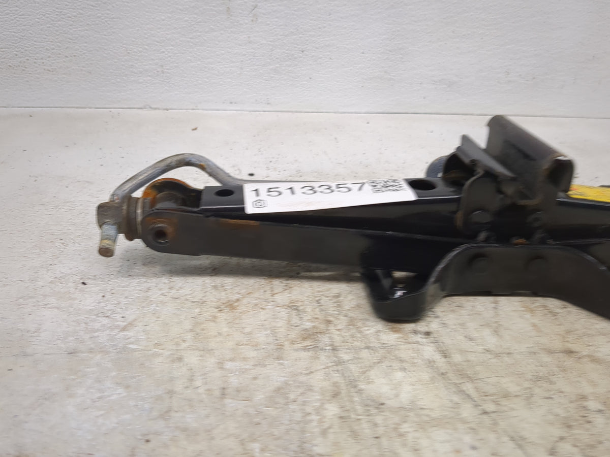 2005 Volvo V40 Spare Scissor Car Jack - Oemusedautoparts1.com