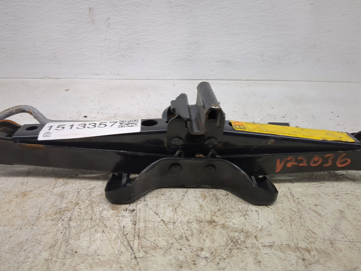 2005 Volvo V40 Spare Scissor Car Jack - Oemusedautoparts1.com