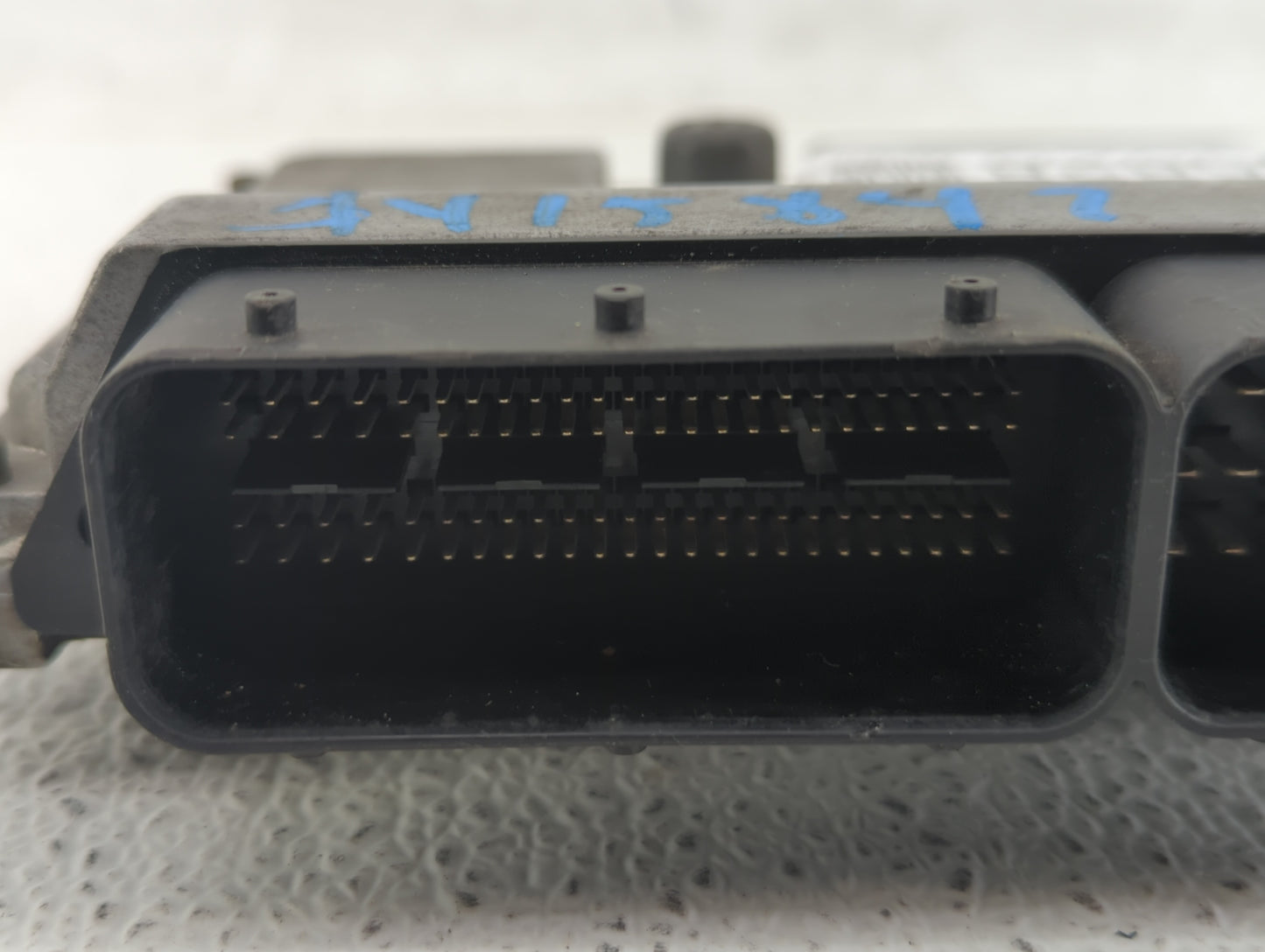 2005 Volvo V40 PCM Engine Control Computer ECU ECM PCU OEM P/N:P30650677 P30743102 Fits Fits 2004 2006 OEM Used Auto Parts -