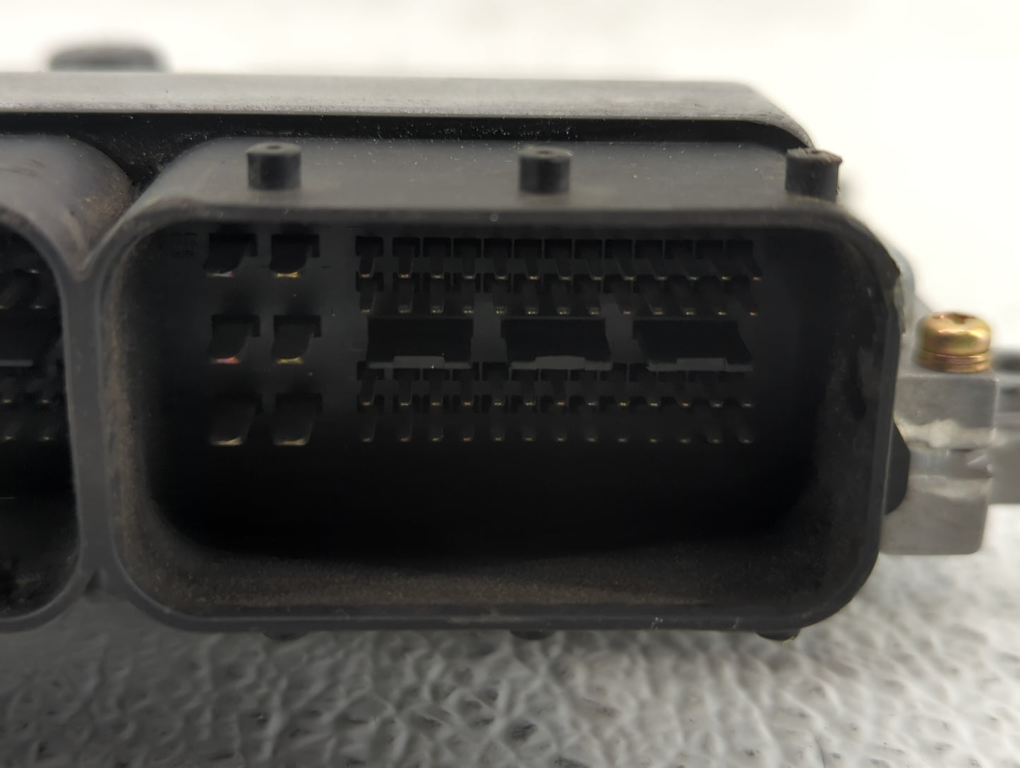 2005 Volvo V40 PCM Engine Control Computer ECU ECM PCU OEM P/N:P30650677 P30743102 Fits Fits 2004 2006 OEM Used Auto Parts -