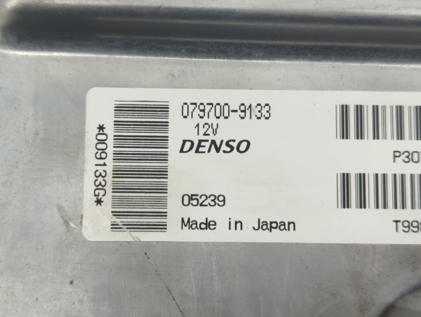 2005 Volvo V40 PCM Engine Control Computer ECU ECM PCU OEM P/N:P30650677 P30743102 Fits Fits 2004 2006 OEM Used Auto Parts -