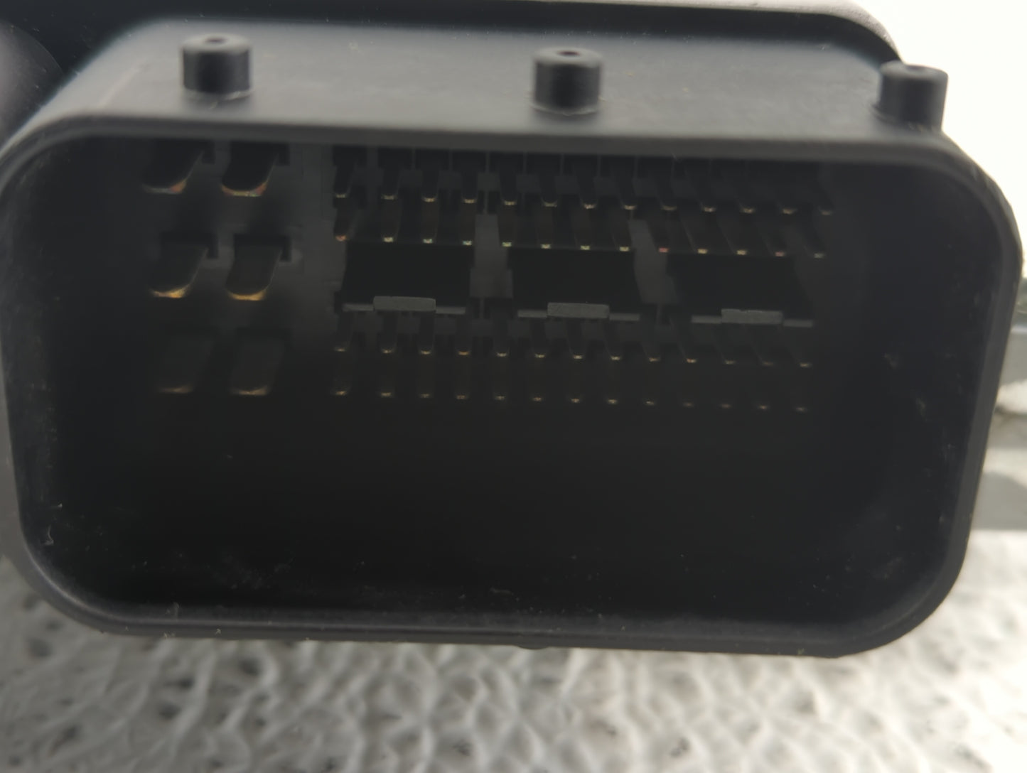 2005 Volvo V40 PCM Engine Control Computer ECU ECM PCU OEM P/N:P30650677 P30743102 Fits Fits 2004 2006 OEM Used Auto Parts -