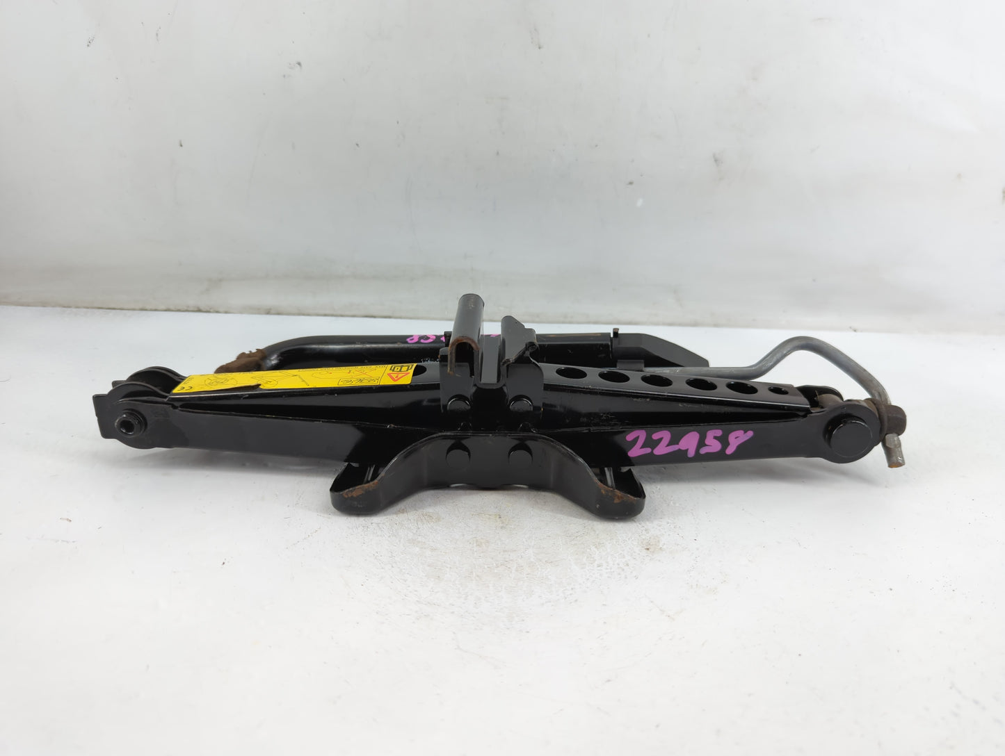 2005 Volvo V40 Spare Scissor Car Jack - Oemusedautoparts1.com