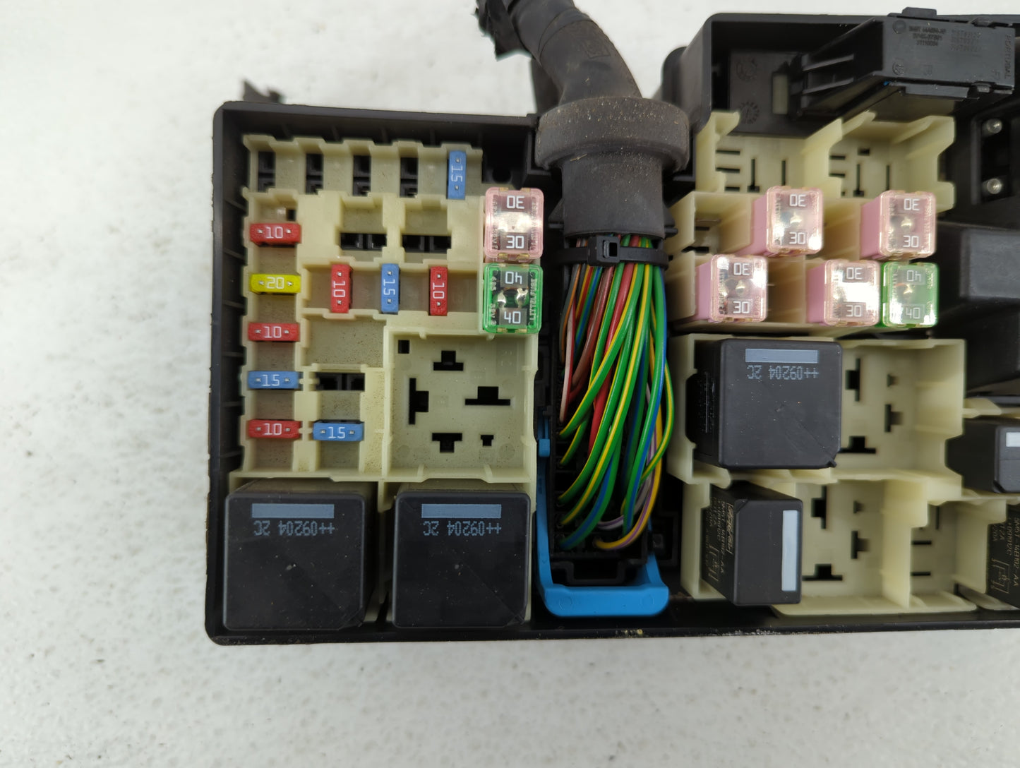 2005 Volvo V50 Fusebox Fuse Box Panel Relay Module P/N:518818000 8688040 Fits OEM Used Auto Parts - Oemusedautoparts1.com