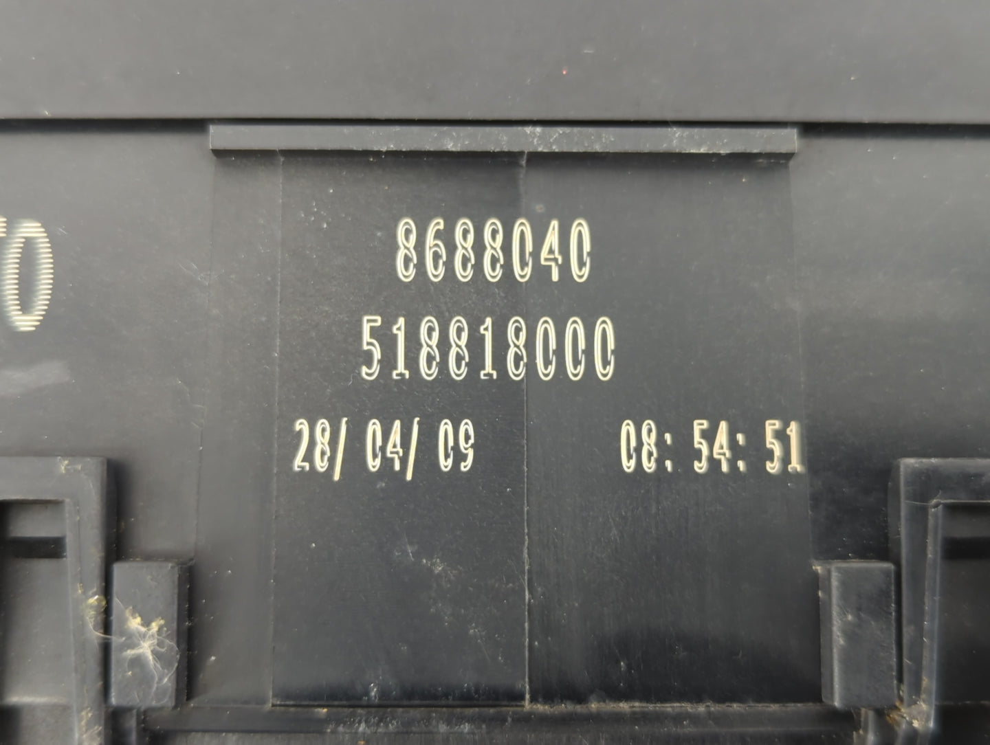 2005 Volvo V50 Fusebox Fuse Box Panel Relay Module P/N:518818000 8688040 Fits OEM Used Auto Parts - Oemusedautoparts1.com
