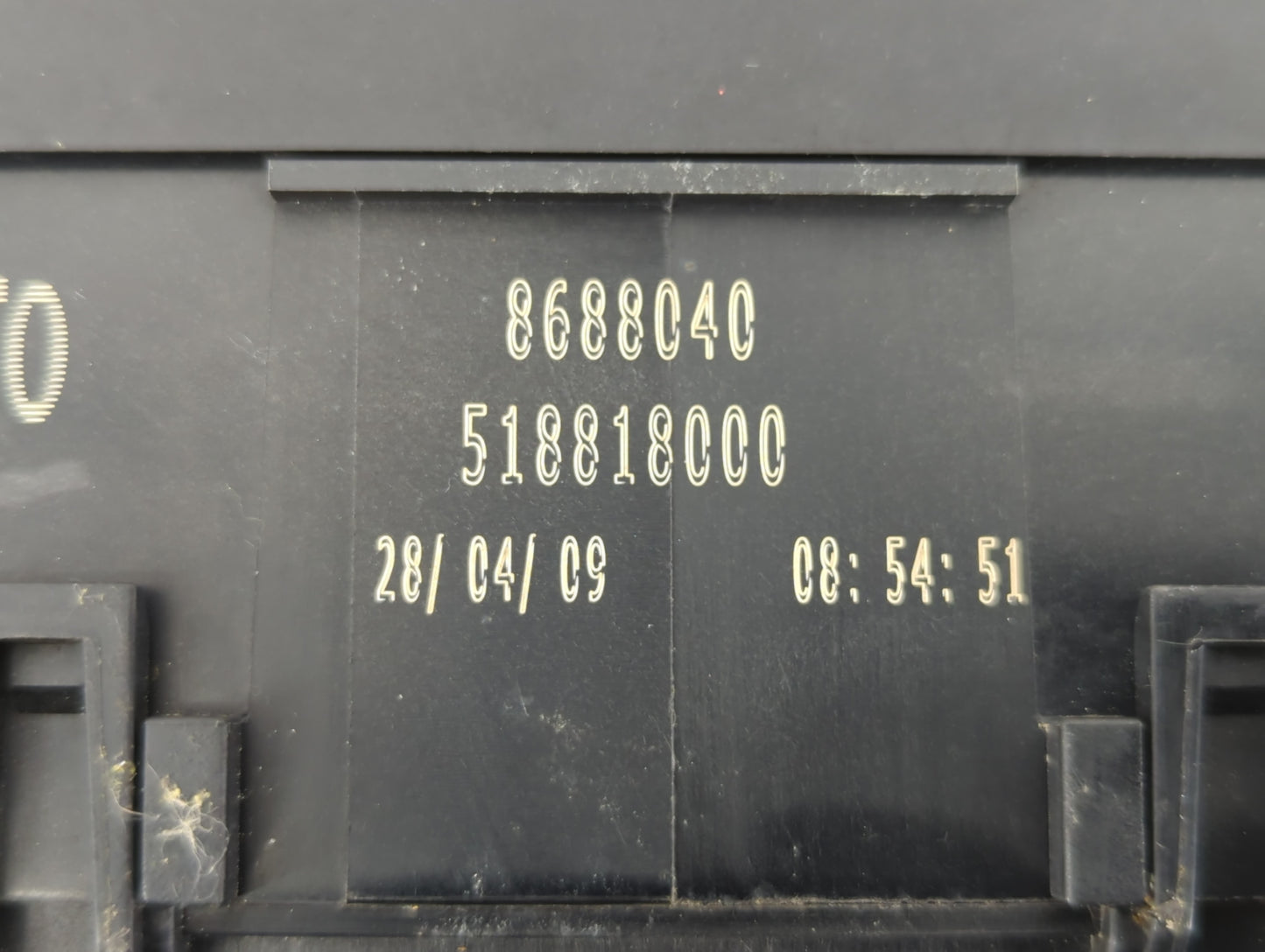 2005 Volvo V50 Fusebox Fuse Box Panel Relay Module P/N:518818000 8688040 Fits OEM Used Auto Parts - Oemusedautoparts1.com
