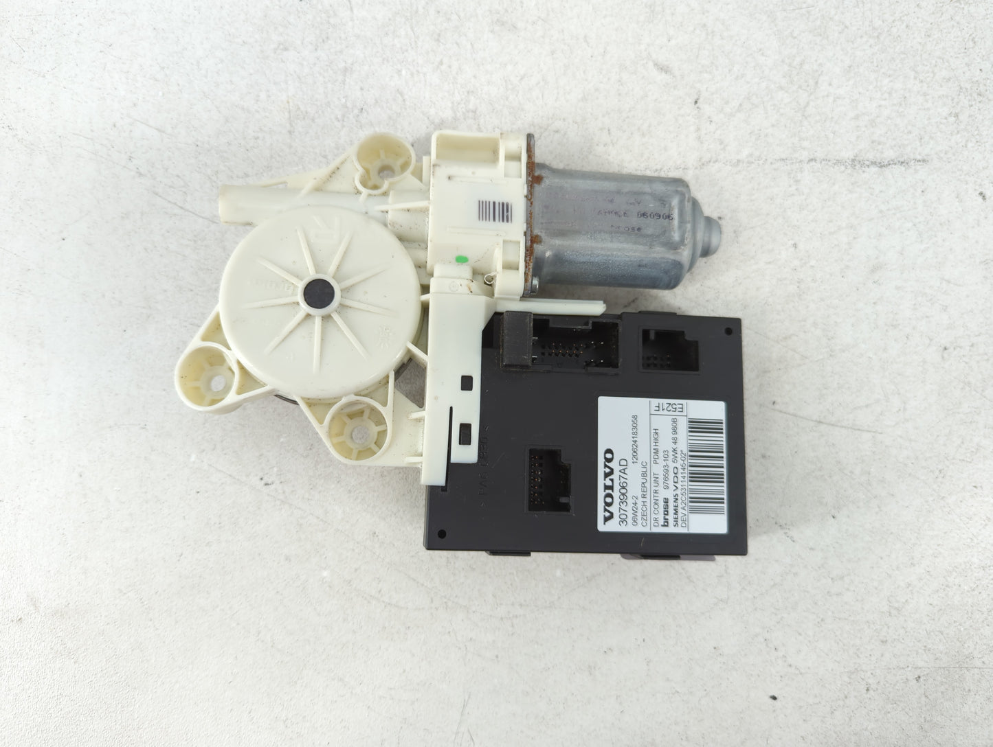 2005 Volvo V50 Passenger Front Right Power Window Motor - Oemusedautoparts1.com