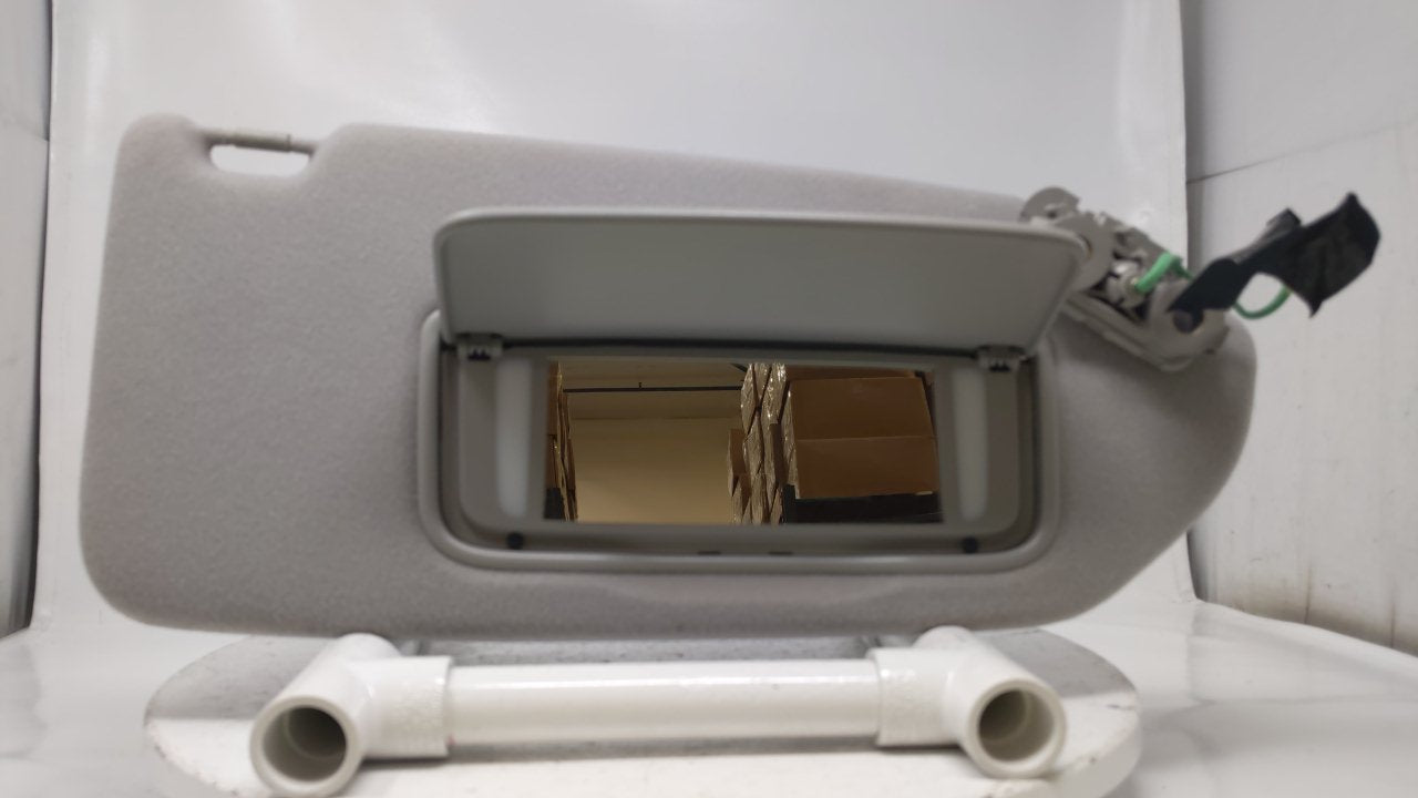 2005 Volvo V70 Sun Visor Shade Replacement Passenger Right Mirror Fits OEM Used Auto Parts - Oemusedautoparts1.com