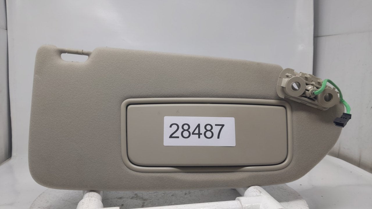 2005 Volvo V70 Sun Visor Shade Replacement Passenger Right Mirror Fits OEM Used Auto Parts - Oemusedautoparts1.com