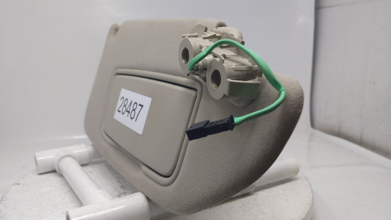 2005 Volvo V70 Sun Visor Shade Replacement Passenger Right Mirror Fits OEM Used Auto Parts - Oemusedautoparts1.com