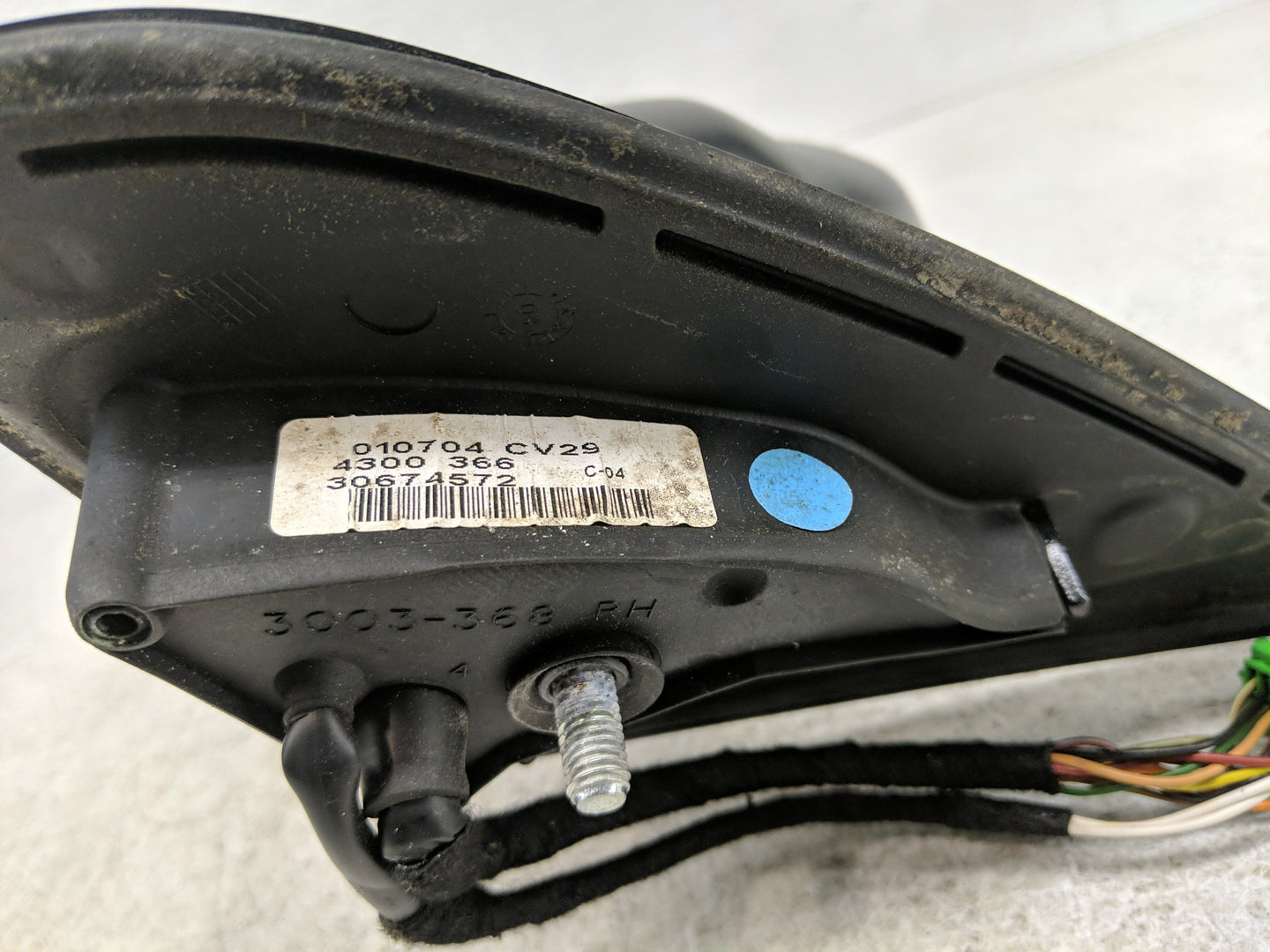 2003-2006 Volvo Xc90 Side Mirror Replacement Passenger Right View Door Mirror P/N:3003-368 Fits Fits 2003 2004 2005 2006 OEM