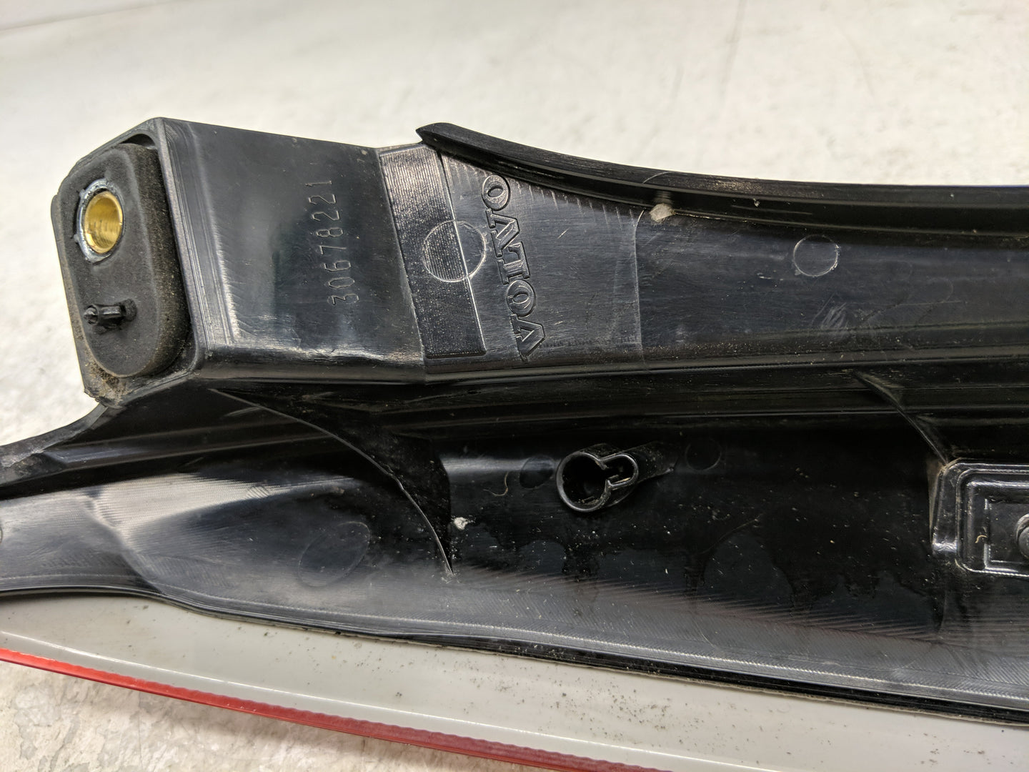 2003-2006 Volvo Xc90 Tail Light Assembly Passenger Right OEM P/N:30678221 Fits Fits 2003 2004 2005 2006 OEM Used Auto Parts 