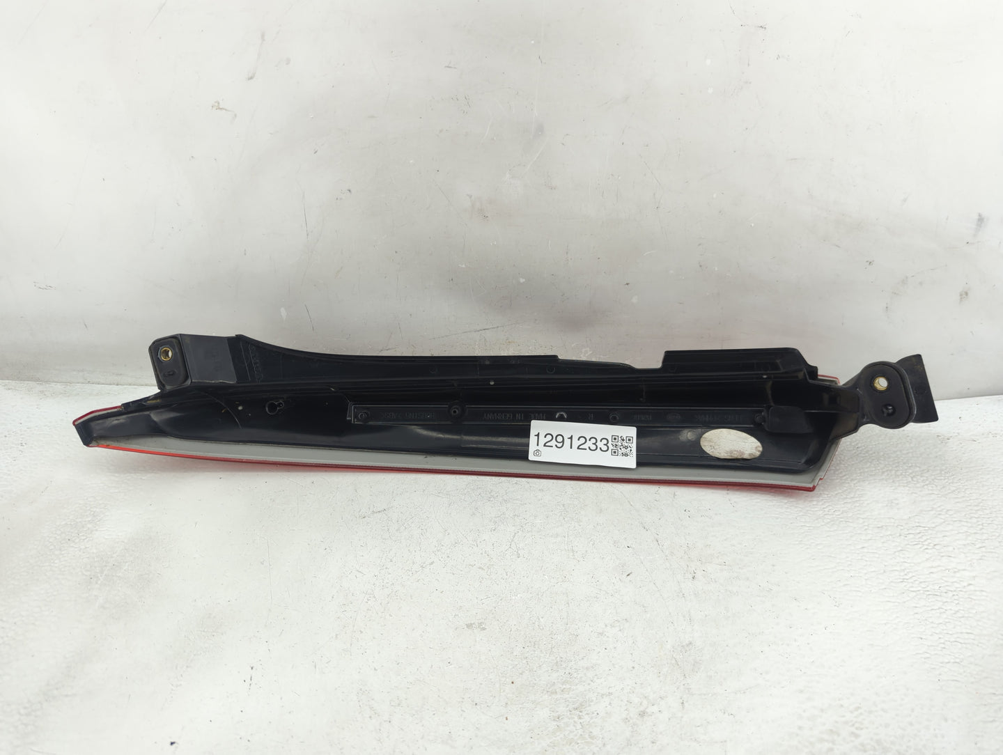 2003-2006 Volvo Xc90 Tail Light Assembly Passenger Right OEM P/N:157618 Fits Fits 2003 2004 2005 2006 OEM Used Auto Parts - 