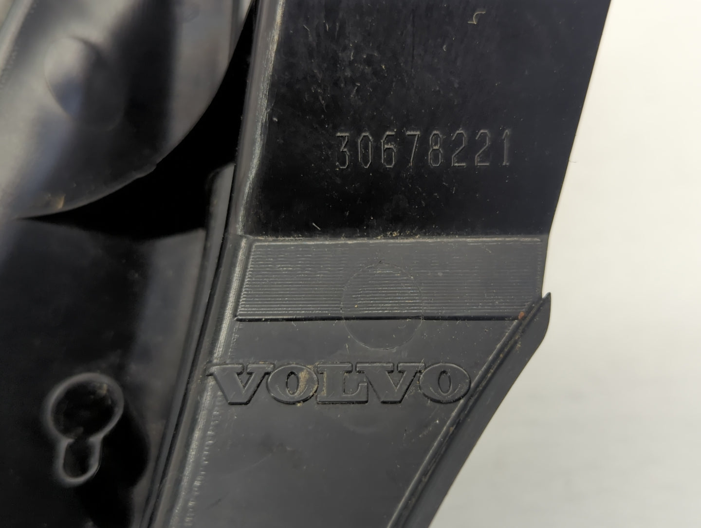 2003-2006 Volvo Xc90 Tail Light Assembly Passenger Right OEM P/N:30678221 Fits Fits 2003 2004 2005 2006 OEM Used Auto Parts 
