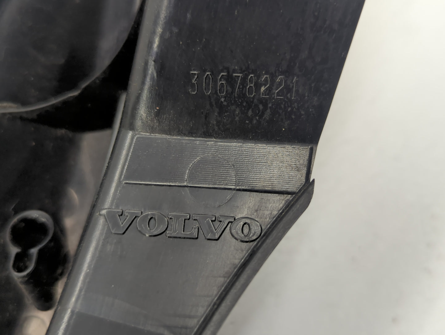 2003-2006 Volvo Xc90 Tail Light Assembly Passenger Right OEM P/N:30678221 Fits Fits 2003 2004 2005 2006 OEM Used Auto Parts 