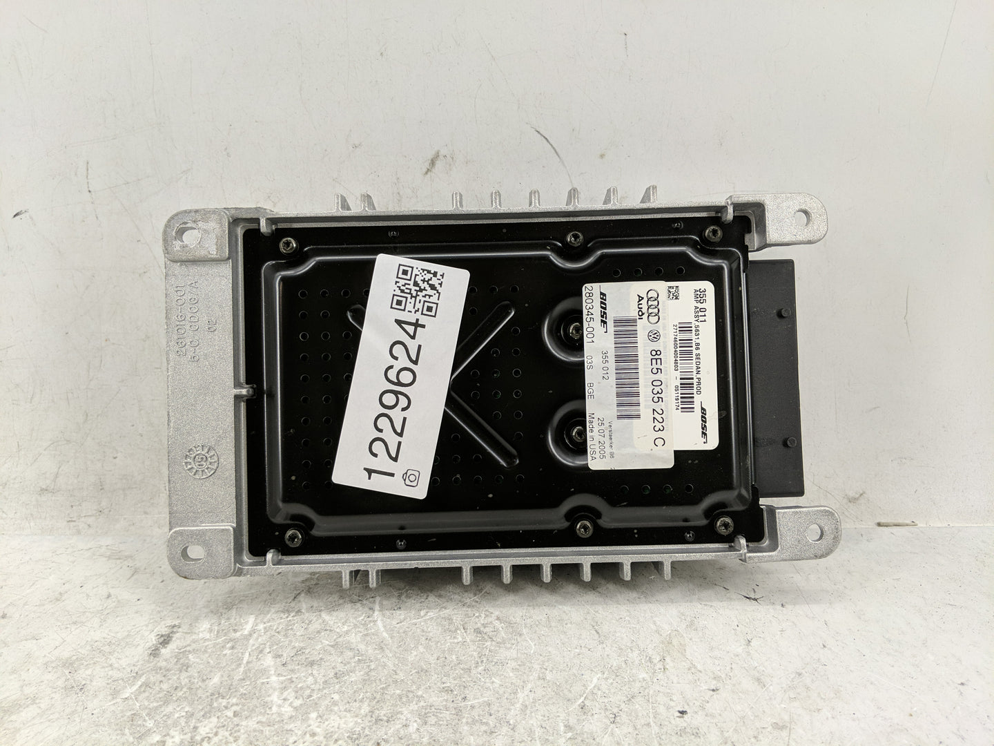 2005-2008 Audi A4 Radio AM FM Cd Player Receiver Replacement P/N:96180-2E101 Fits Fits 2005 2006 2007 2008 OEM Used Auto Par