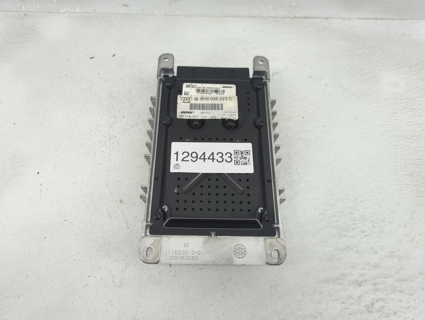 2006-2008 Audi A4 Radio AM FM Cd Player Receiver Replacement P/N:8H0 035 223 C Fits Fits 2006 2007 2008 OEM Used Auto Parts 