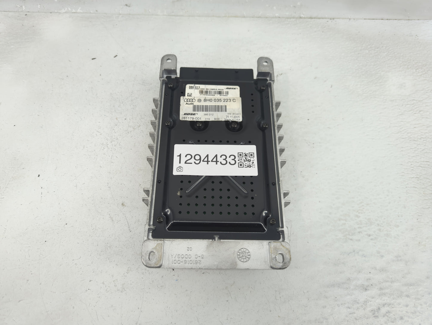 2006-2008 Audi A4 Radio AM FM Cd Player Receiver Replacement P/N:8H0 035 223 C Fits Fits 2006 2007 2008 OEM Used Auto Parts 