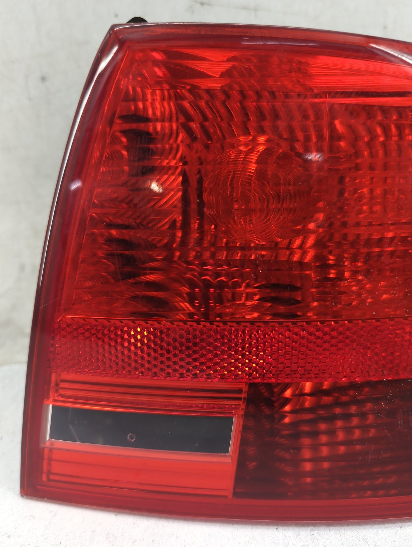 2005-2008 Audi A4 Tail Light Assembly Passenger Right OEM P/N:8E5945096A Fits Fits 2005 2006 2007 2008 OEM Used Auto Parts -
