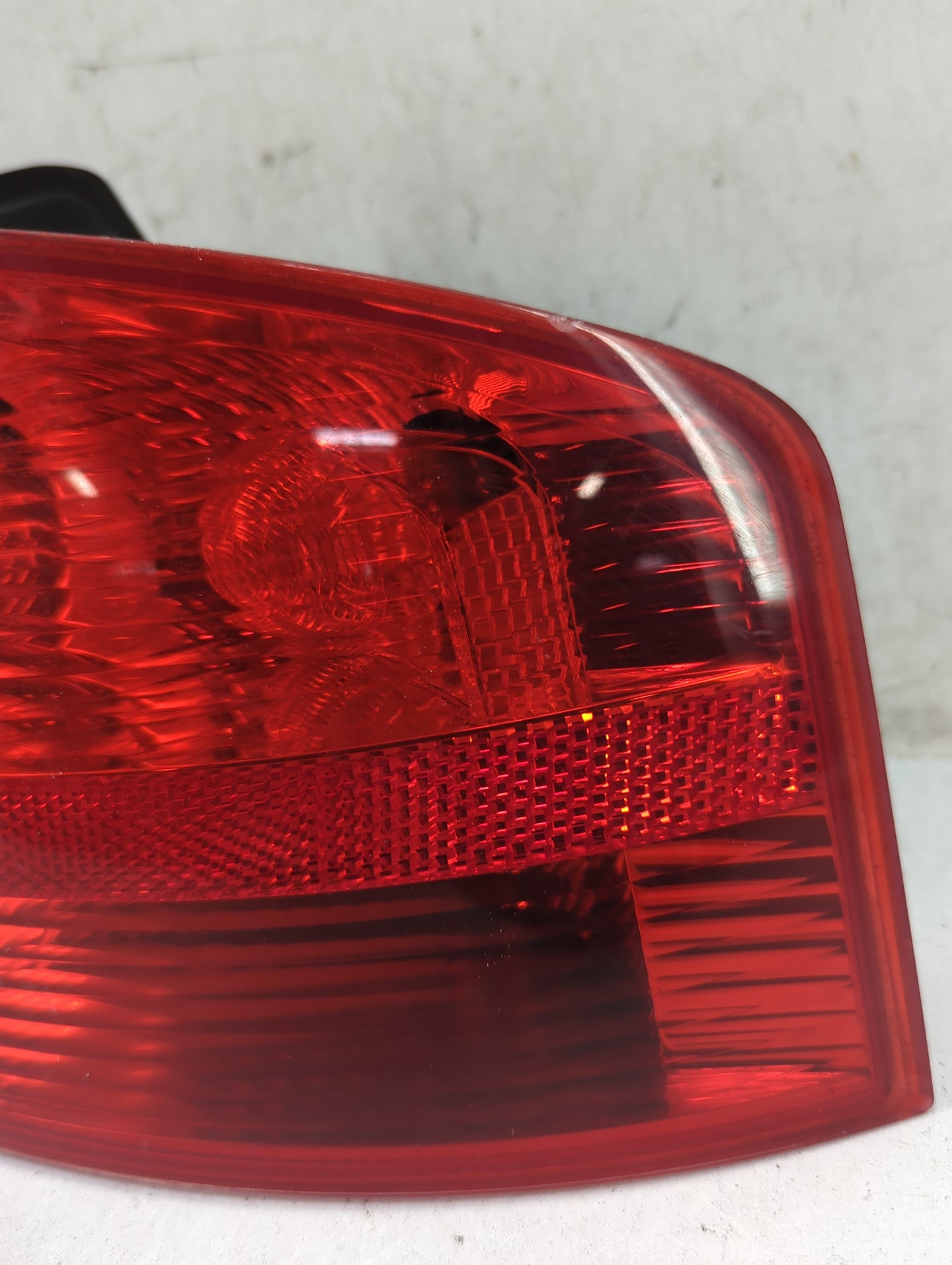 2005-2008 Audi A4 Tail Light Assembly Passenger Right OEM P/N:8E5945096A Fits Fits 2005 2006 2007 2008 OEM Used Auto Parts -