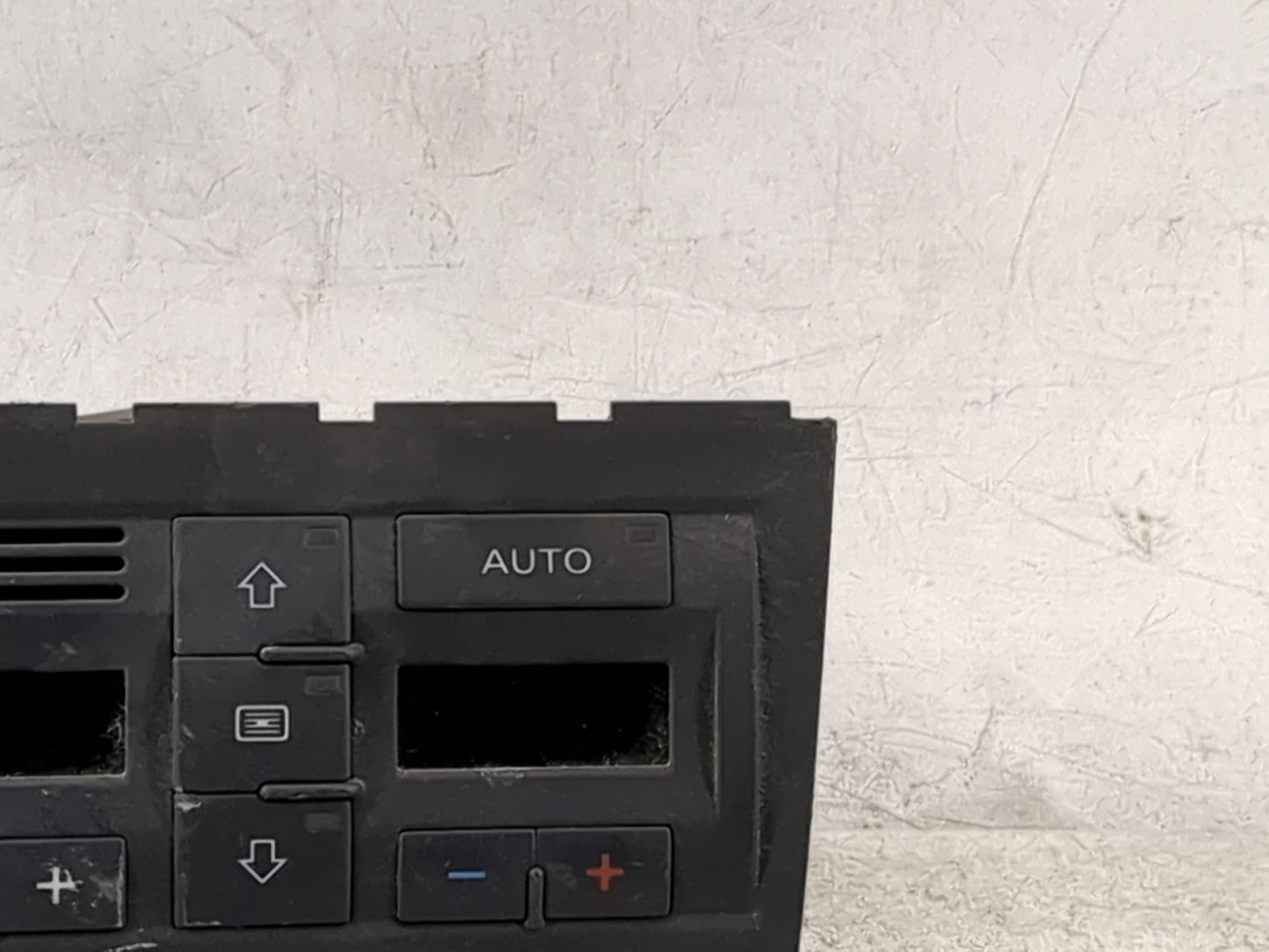 2005-2009 Audi A4 Climate Control Module Temperature AC/Heater Replacement P/N:8E0820043AM 0288630 Fits OEM Used Auto Parts 